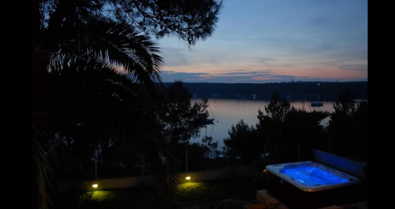 Calm Sea View Apartment Banjole Exterior photo