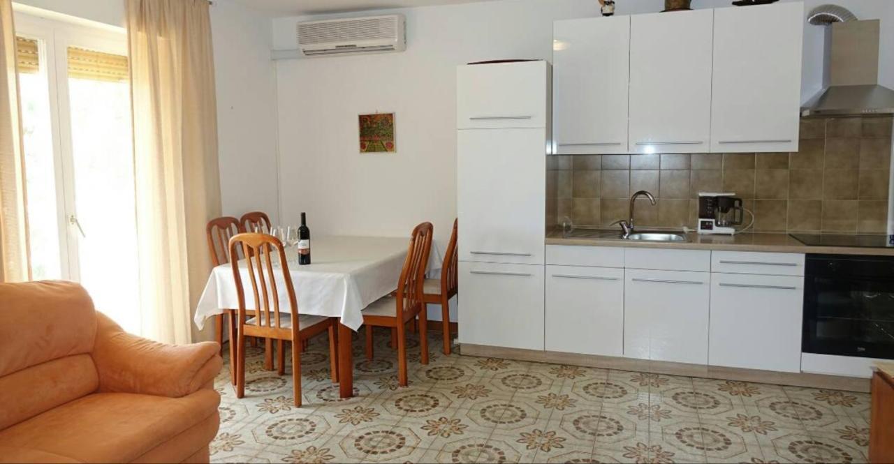 Calm Sea View Apartment Banjole Exterior photo
